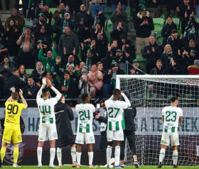 'Good to see you' - Midtjylland coach gatecrashes Ferencvarosi forward Kehinde interview after UCL clash