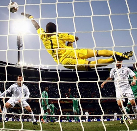 One Stat That Proves Enyeama's Supremacy Over De Gea, Manuel Neuer, Navas