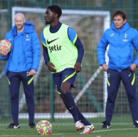 Official : Ex-Arsenal, Tottenham defender Omole completes move to Crawley Town