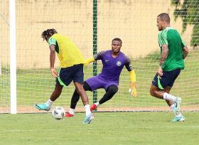 'I didn't know Uzoho before coming to camp' - Nwabili discusses goalkeeping rivalry ahead of CIV v Nigeria 