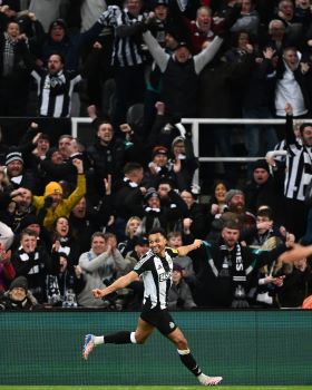 Super Eagles-eligible forward strikes as Newcastle outplay Arsenal to reach Carabao Cup final 