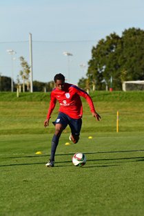 Promising Nigerian Midfielder Uwakwe Shines In Derby Between Chelsea and Tottenham