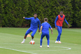 Photo : 18-Year-old Nigeria-Eligible Starlet Trains With Chelsea First Team 