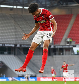 How can Freiburg's German-Nigerian attacker fit in at Brentford if proposed move goes through?