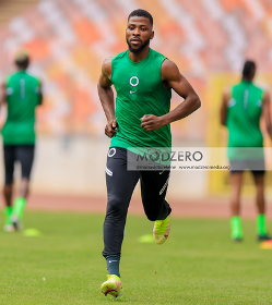  Super Eagles final workout : Arsenal legend in attendance; shooting practice; Iheanacho scores beauty 