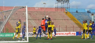 Olalekan Fires United Past Wikki Tourists