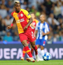 Olympiakos-Linked Striker Onyekuru Reveals His Preferred Destination 