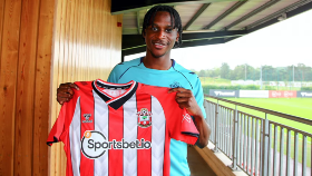 Official : Sheyi Ojo's cousin signs new contract at Southampton 